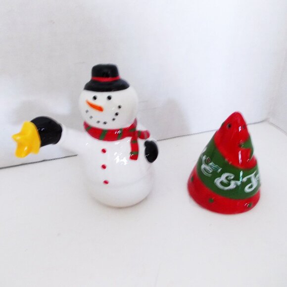 💕 3/$25 💕🎄NWT Christmas Salt and Pepper Shakers - Picture 1 of 4